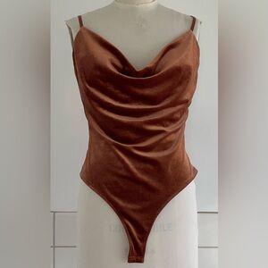 Fashion Nova Cowl Play Stretch Velvet Bodysuit Rust Color Size: Large NWT